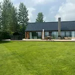 Vakantiehuis Unique Directly On The