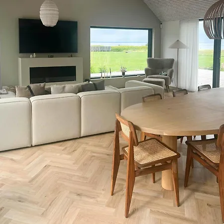 Hébergement de vacances Unique Directly On The *